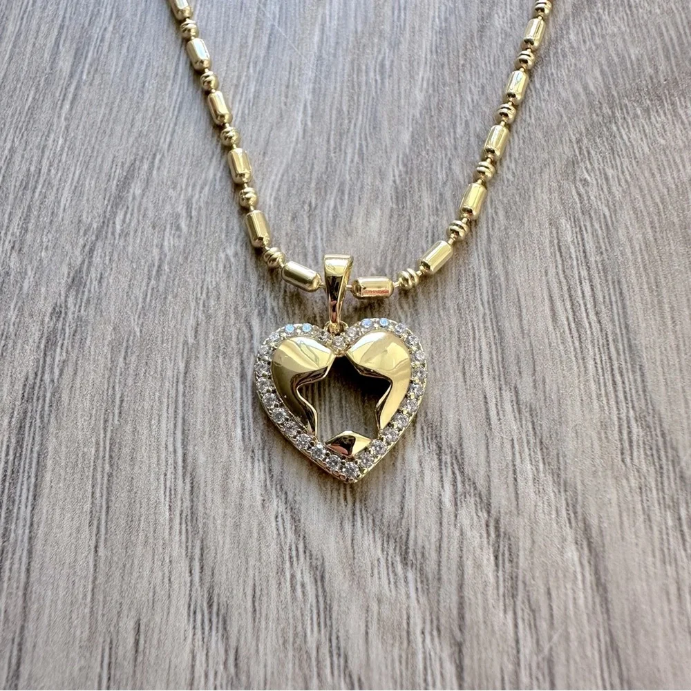 🆕 Gold-tone Heart Shape Pendant with Star Cutout on Gold-tone Chain Necklace